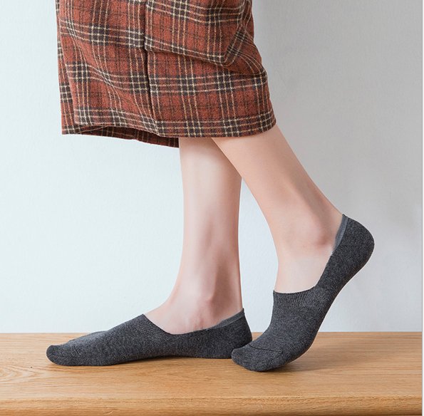 女人尽量不要裙子配丝袜，看看下图女人这样穿 性感 妙曼显身材