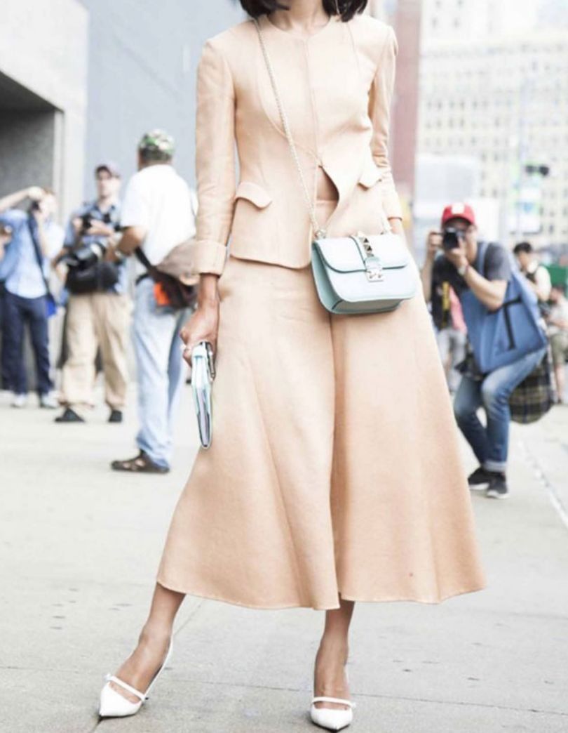 初秋这些颜色穿在一起，显白又高级!