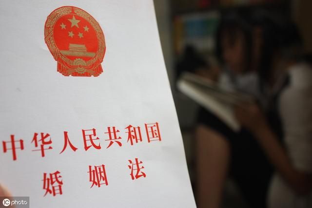 老人退休金每月1500元，能向三个孩子要每人每月赡养费500元吗？