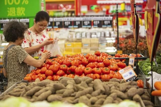 15日财经热点回顾：猝不及防，继范冰冰和黄晓明事件后，赵薇又叒