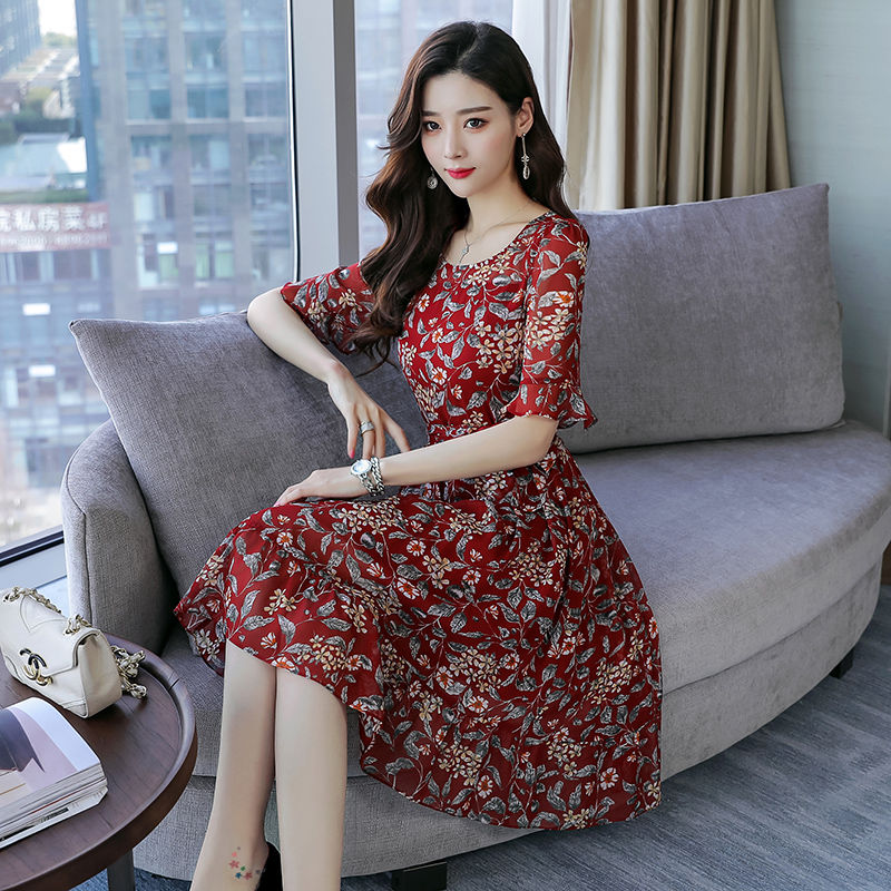 7月份即将上新的碎花连衣裙,显迷人风采,让你轻松拥有别样味道