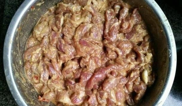  『面粉』炸酥肉，别用面粉和淀粉了，换成“它”，冷却后一样酥脆可口