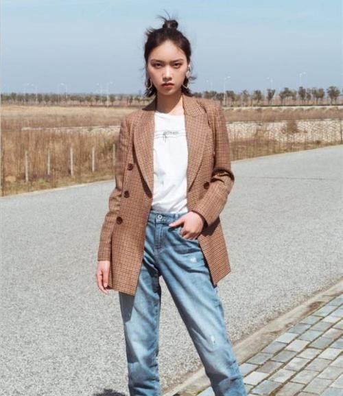  「时髦」牛仔裤怎么搭好看？穿对了就是小仙女，学会这样搭配不时髦都难！