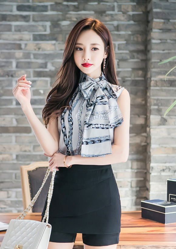 女神孙允珠，初春苔原娇寒凌冽铰链染花衫