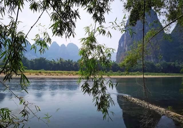 广西桂林阳朔有个小镇,名气不大游客不多,风景秀丽如世外桃源