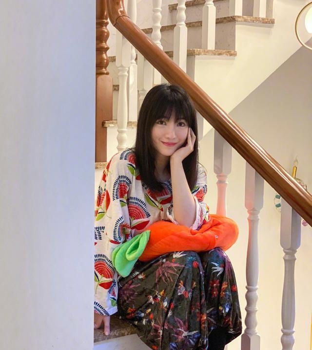  春季@春季路人街拍,小姐姐们不仅穿着时髦,而且还很养眼