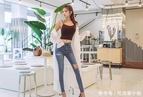 「 显得」显得更加优雅大气！，天生丽质的牛仔裤美女