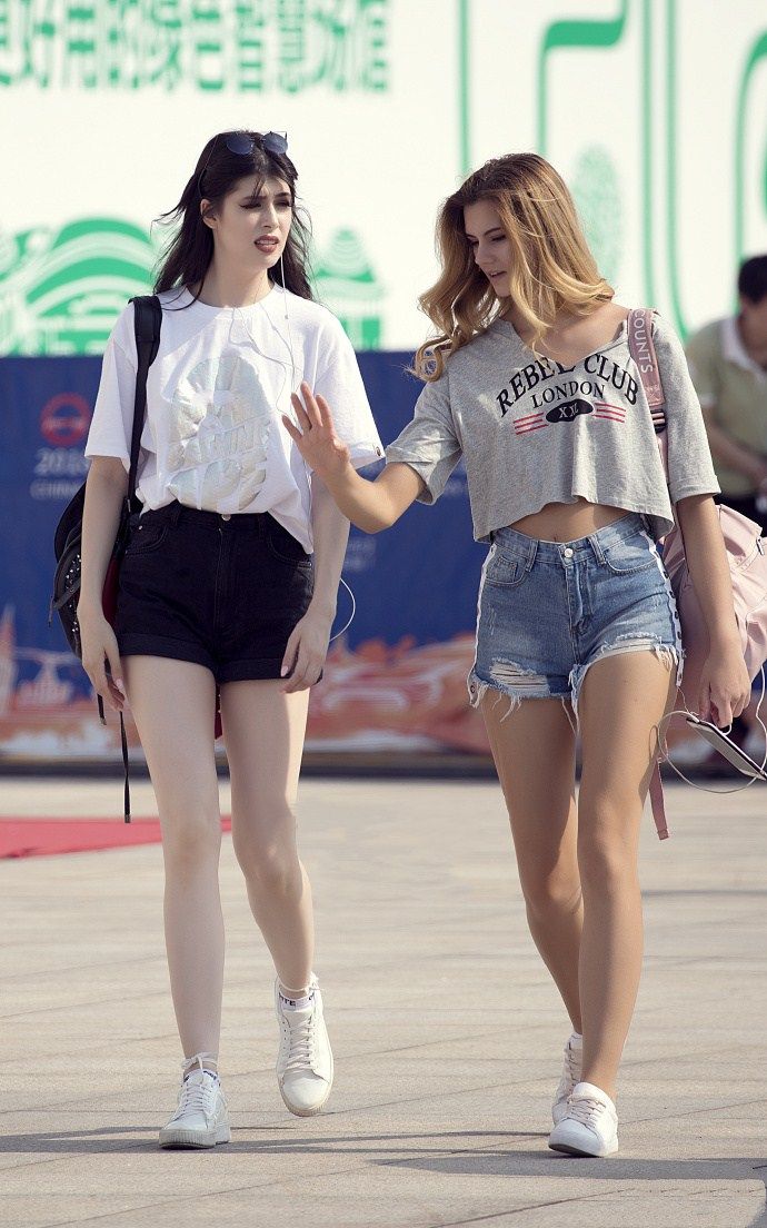 街拍路人，天气越热越受欢迎的穿搭参考，让你成为男神心中的女神