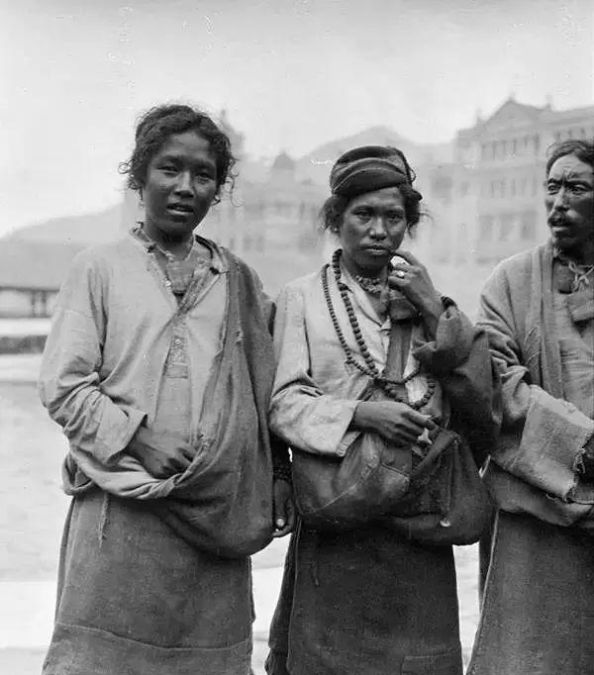  「发现」美国人在鞋盒里发现了6000张中国老照片