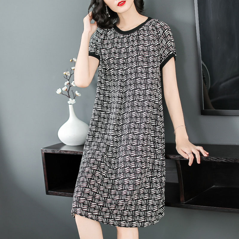 哇!第一次见到这么会打扮的女人，高雅裙+小高跟，美得动人心魂