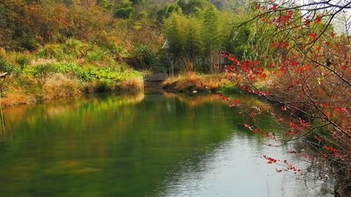 九寨沟关闭两年修复：用百余吨地震脱落的钙华，修复诺日朗瀑布