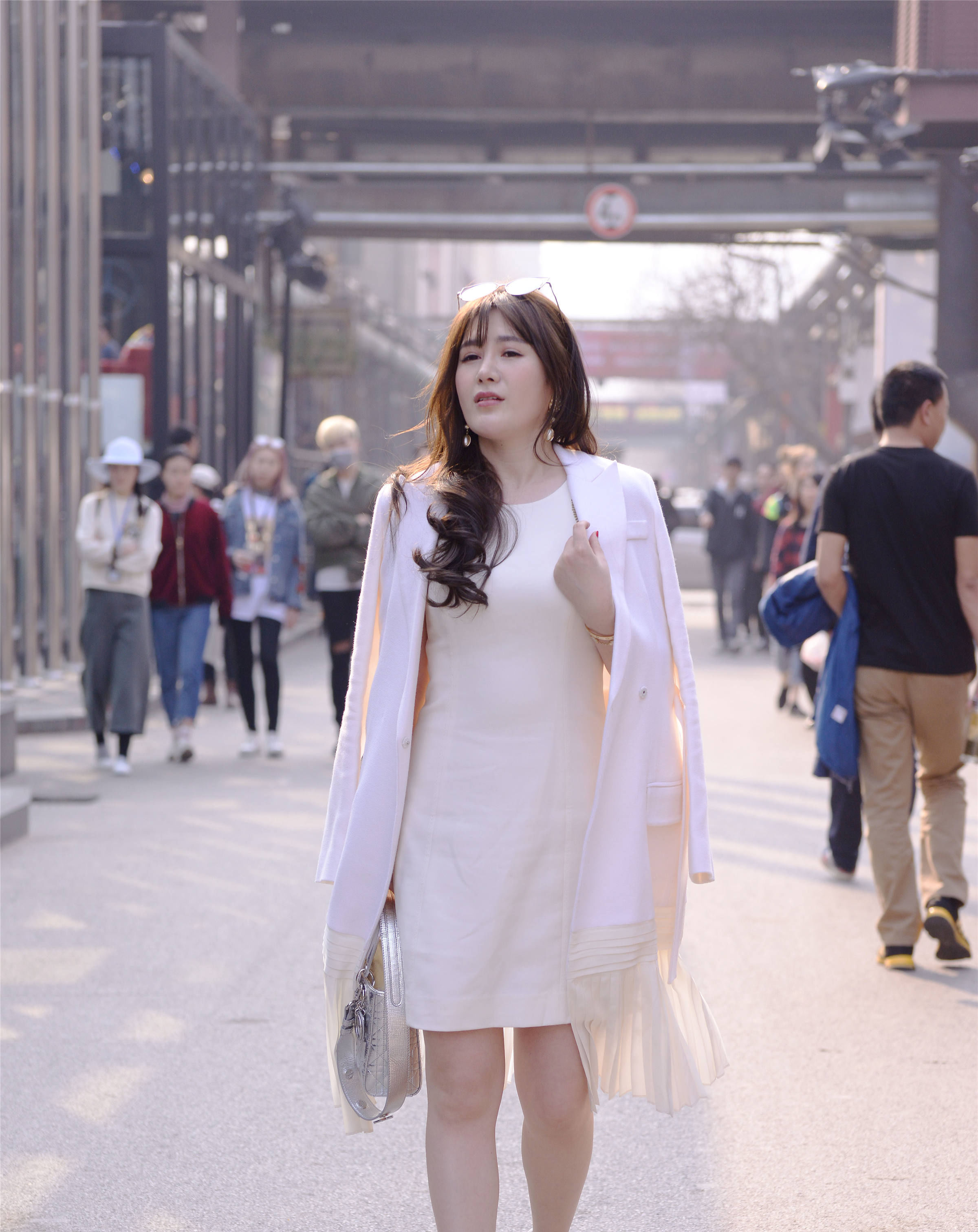 #凸显#最能凸显女性锁骨美的一字肩服饰,无论怎么穿都很有女人味