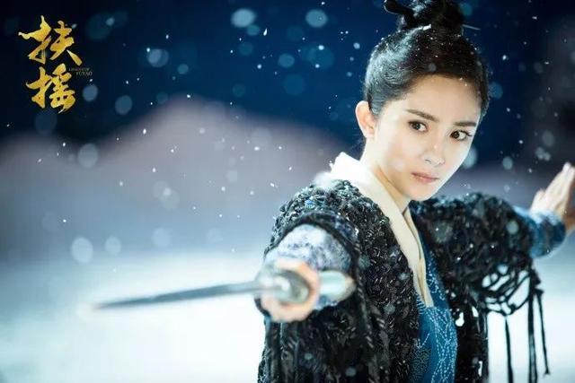 “行走的衣柜”换人了？杨幂也只能表示服气！