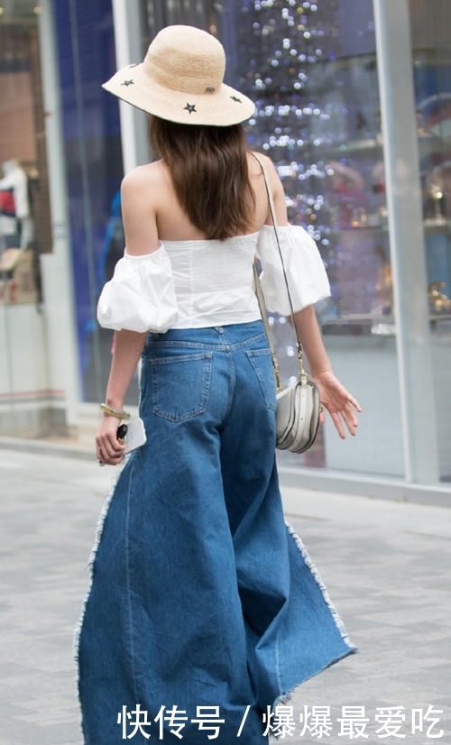 牛仔搭配白色上衣