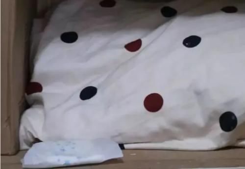  千家万户■花露水滴在卫生巾里，解决了千家万户的大烦恼，学会受用一生！