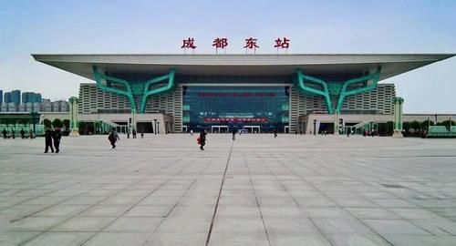  [经济意义]我国三大超级干线高铁，经过16个万亿俱乐部城市，连