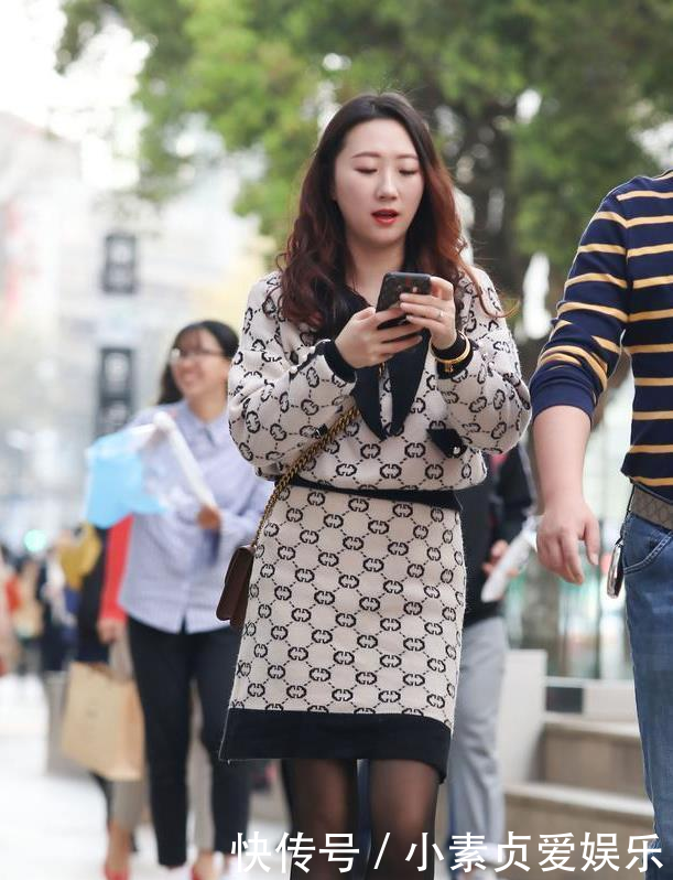 『希望』街拍穿搭:我只希望这个世界可以很小,小到我一转身便可看见你!