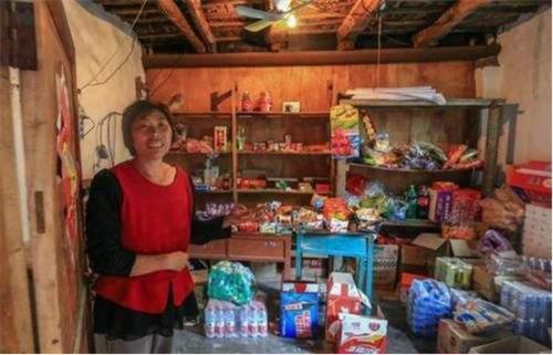 两个开在悬崖上的商店!其中一个在中国,物价亮了!