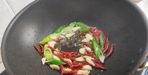 「辣爽」想手撕包菜好吃,这一步一定不能少,辣爽清脆,轻松做出大厨味道