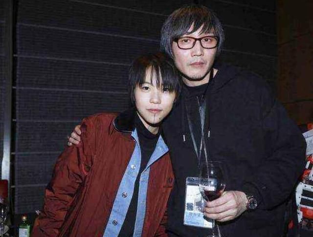 高圣远否认离婚,港媒却说周迅跟窦靖童暧昧,这俩的人际圈太魔幻