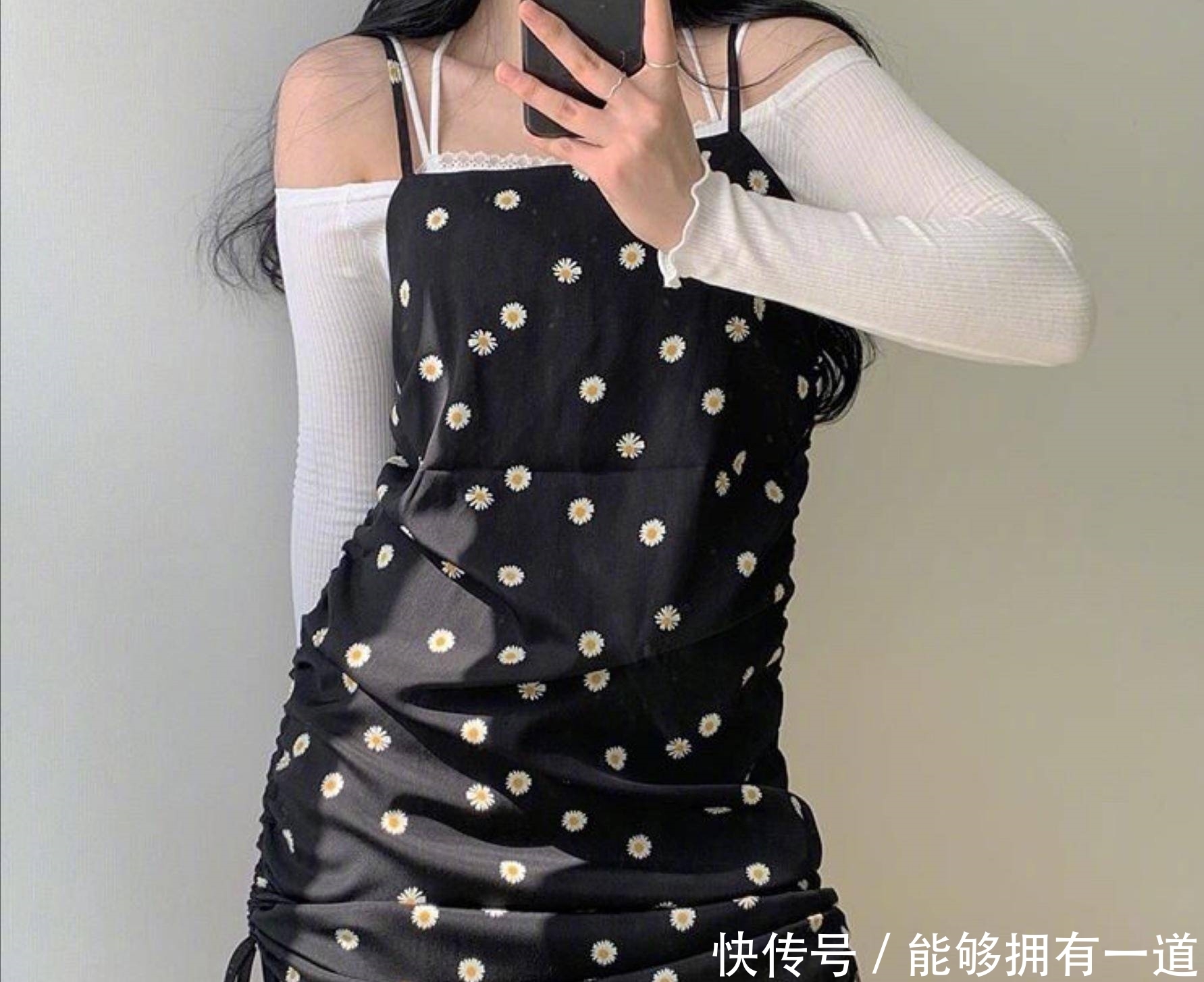  #碎花#甜美复古系少女穿搭，碎花上衣真的是太好看啦，不愧是今年最流行单品