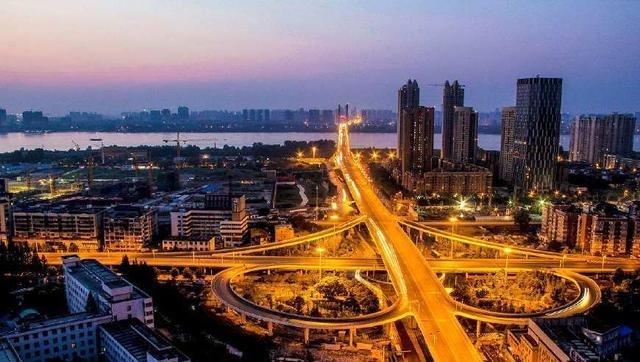 中国城市GDP快报：武汉13400亿，青岛11000亿，合肥超7000亿