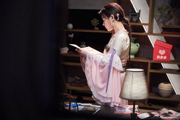 俏皮可爱又优雅妩媚！《潮我看齐》之马思纯：难道只用简单的笑容