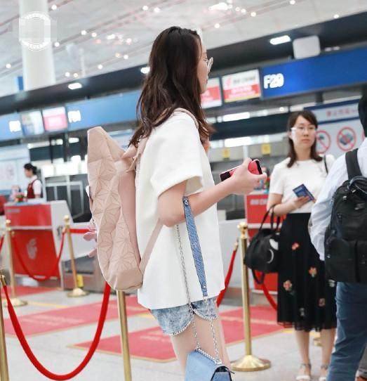 惠若琪真厉害！居然把一条超短裤穿得如此迷人，真不愧是最美女排