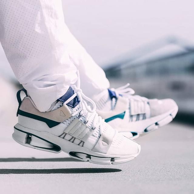 今年沾上 “它” 的球鞋都起飞了!有不少都涨了十多倍!