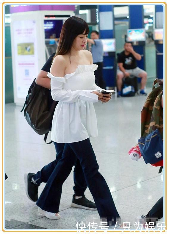 钟丽缇都48岁了，还学张俪穿一字肩装嫩，网友：阿姨能别装了吗？