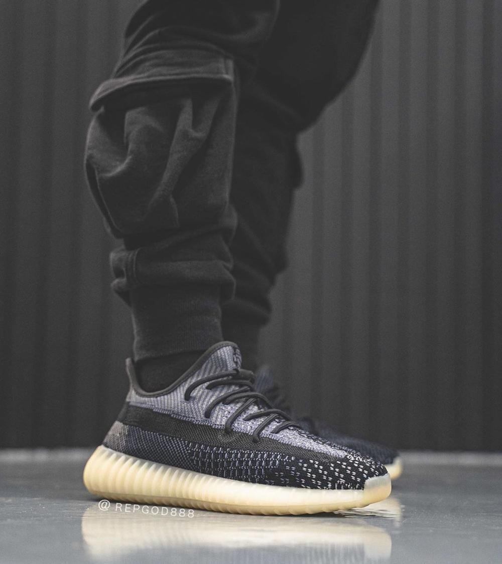  『倒闭』Yeezy 350 炭黑、蓝灰新配色曝光 网友：倒闭警告