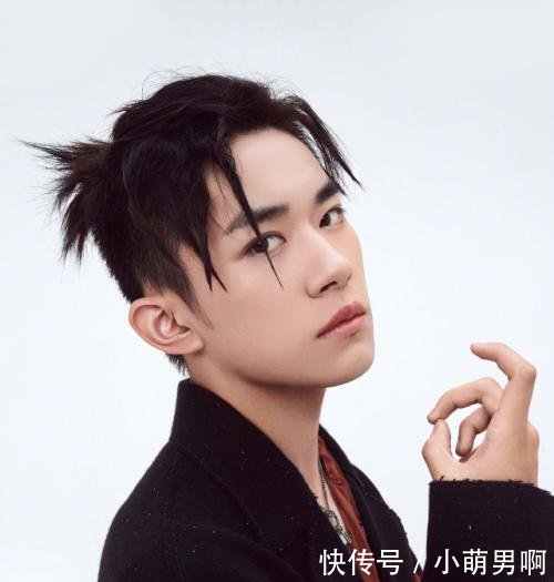 易烊千玺这次输在了发型上粉丝虽然很帅,但像杀马特