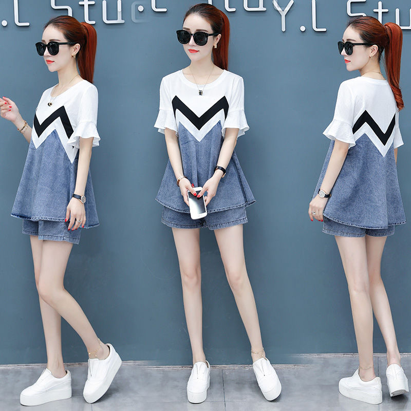 女朋友穿上这短裤套装真好看，靓丽显肤白，大方又时髦