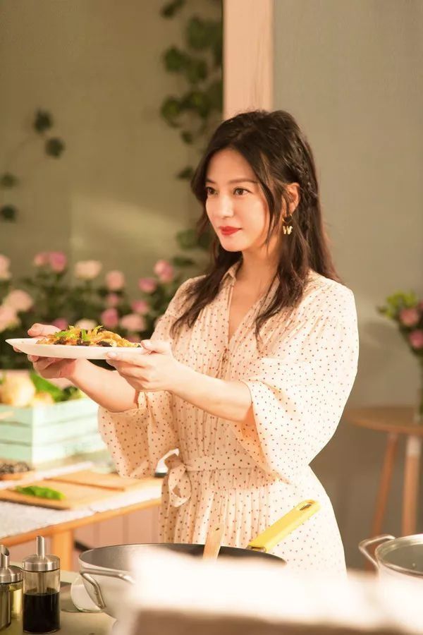 吸睛| 《中餐厅2》不止有美食，少女心配饰的神奇法则了解一下!