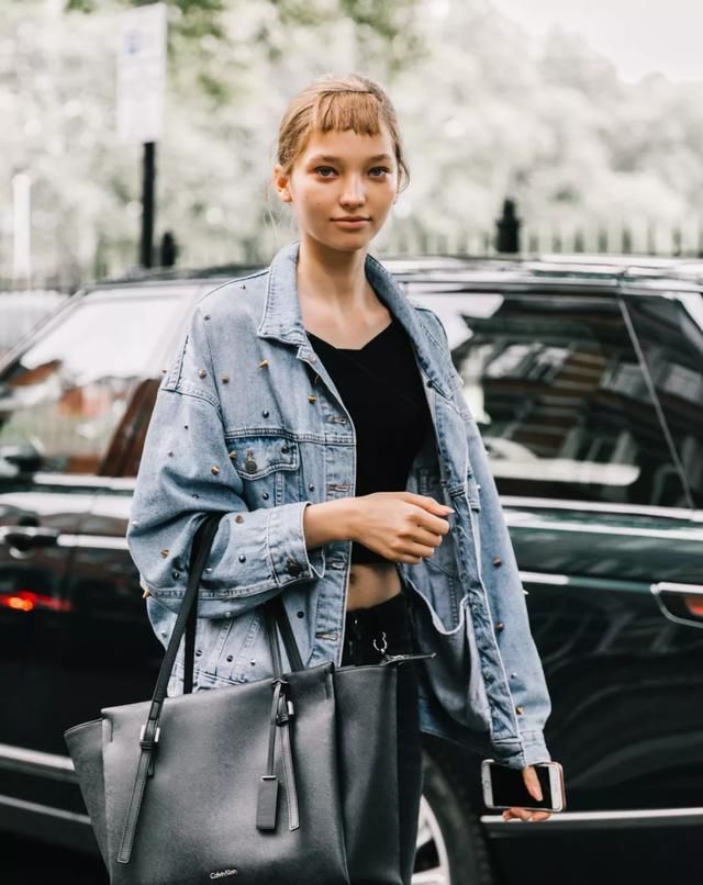  『打造』运用经典色打造时髦造型!早春实用穿搭指南,你最pick哪一套