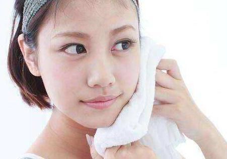 『禁忌』女生洗脸时的3个“禁忌”,难怪脸越洗越丑,尤其第3易长螨虫哦