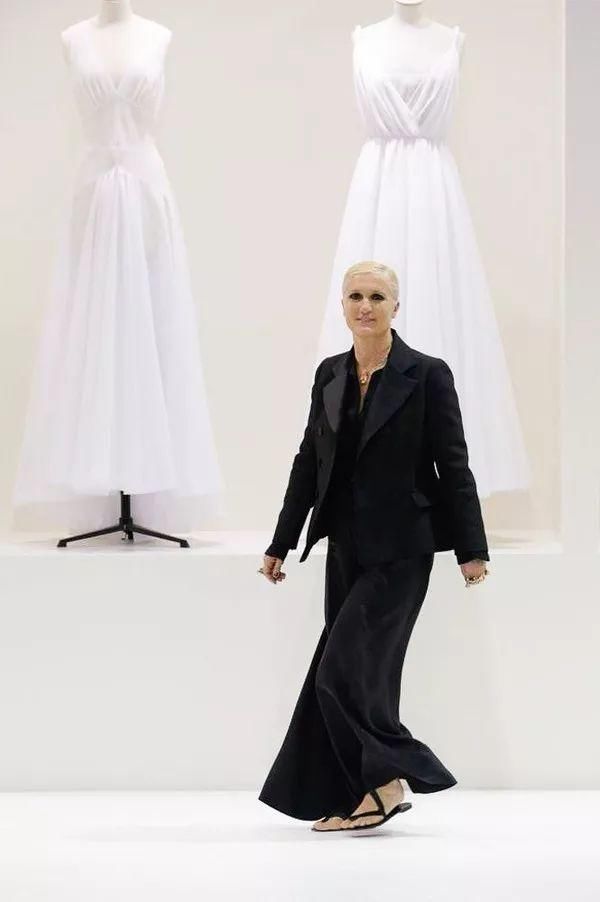 迪奥究竟有什么魔法让景甜如此着迷?