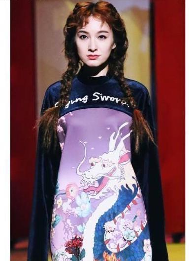 快本里的丑小鸭吴昕,用一张照片怒甩谢娜几条街