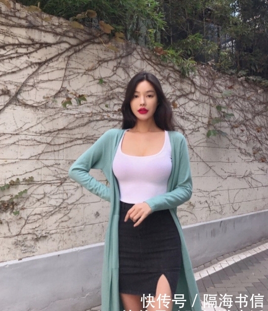 「身材」街拍美女:身材曼妙的小姐姐,清凉穿搭,好看有魅力!
