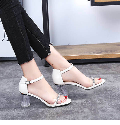 金属与透明胶垫结合的一字横带高跟鞋