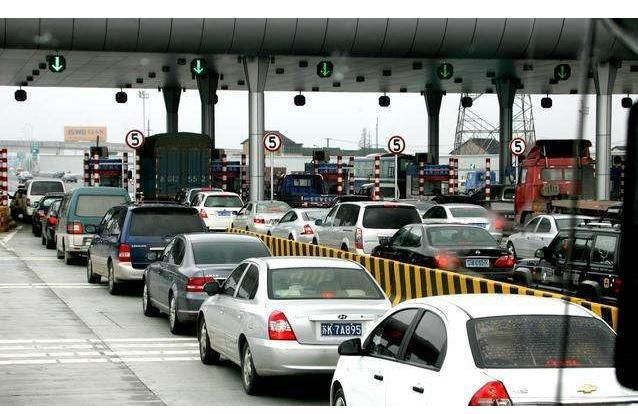 清明高速免费时间段出炉!这些好多人还不知道，网友:又能省不少