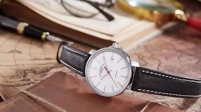 自从戴了这款表，女友总是拉着我的手不放