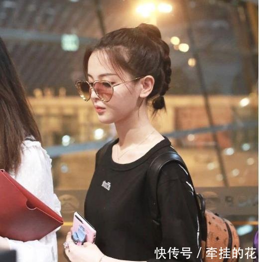 杨超越真敢穿，只穿上衣光着腿，网友没钱买裤子叫粉丝送噻