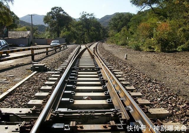  「列车」1909年，京张铁路建成；2019年，京张高铁通车
