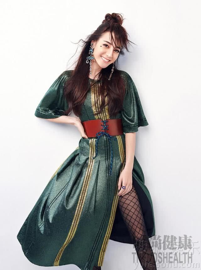 原来黑丝可以性感到这种程度；网友：美到不敢直视！