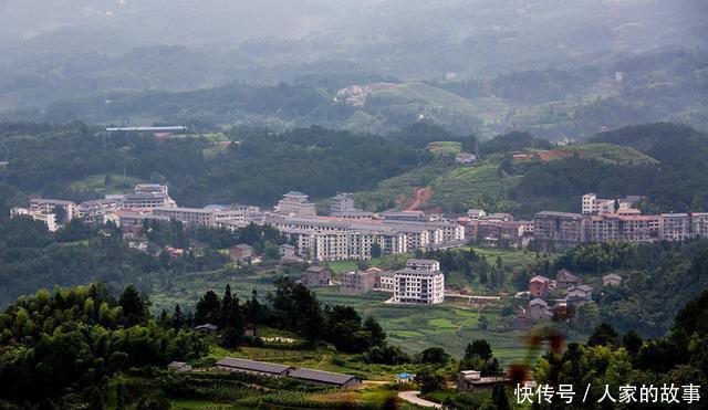 重庆綦江区面积最小的镇，和贵州省相邻，拥有“重庆小西湖”