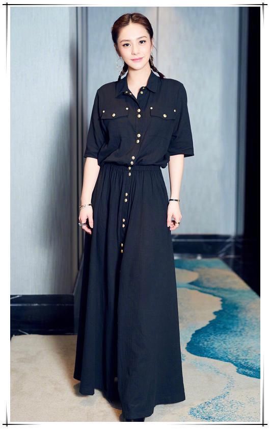 阿娇机场放飞自我！竟把U型锁当项链戴，网友：结完婚像换了个人