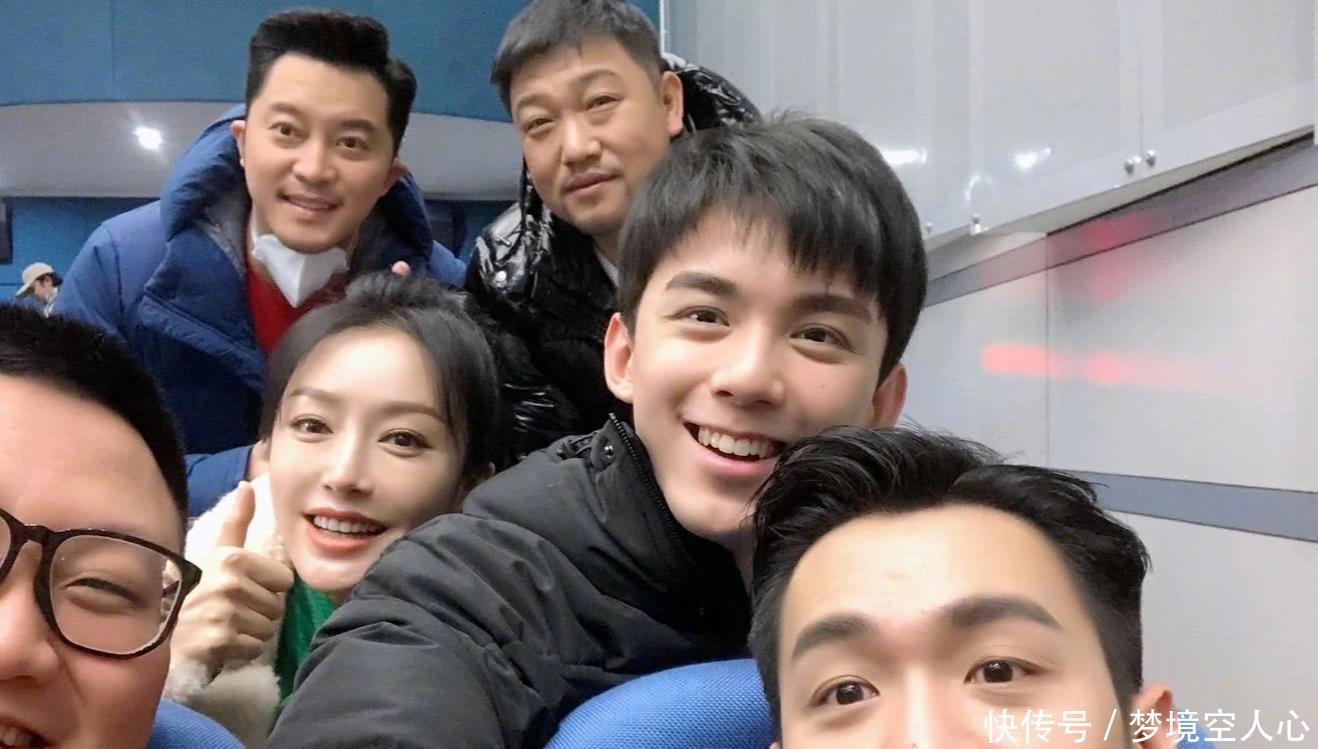 『随口』春晚张若昀小品爆红,随口而说的一句话,竟然成为了零零后的最爱!