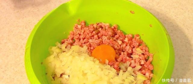  「营养」4个土豆，半斤肉，做成这道营养开胃菜，孩子一口一个，吃得真香