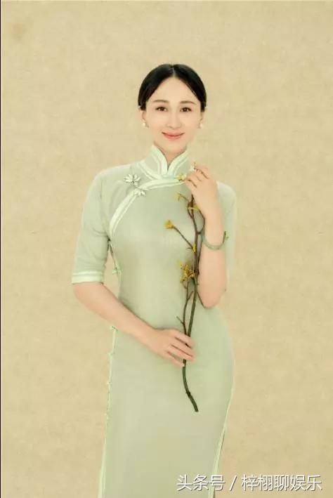 《延禧攻略》愉贵妃,私下的旗袍照,大展好身材,惊艳四方!